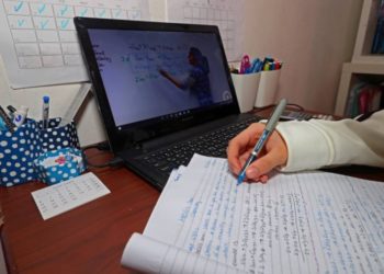 التعليم عن بعد…التجربة التي شيبت الأمهات