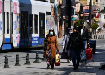 تحذيرات بعودة “كورونا” .. هل تعيد تركيا فرض إجراءاتها المشددة؟