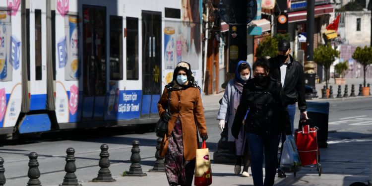 تحذيرات بعودة “كورونا” .. هل تعيد تركيا فرض إجراءاتها المشددة؟