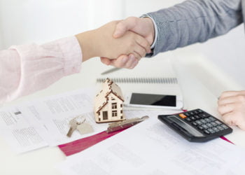 العمل في سوق العقارات .. الحكومة تفرض رخصة للعمل كمستشار عقاري