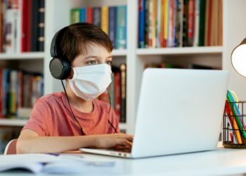 الطلاب العرب والدراسة عن بعد في المدارس التركية.. مشاكل وحلول