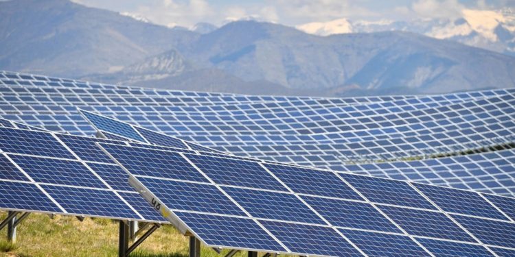 تركيا تواصل العمل على زيادة مستوى إنتاج الطاقة النظيفة