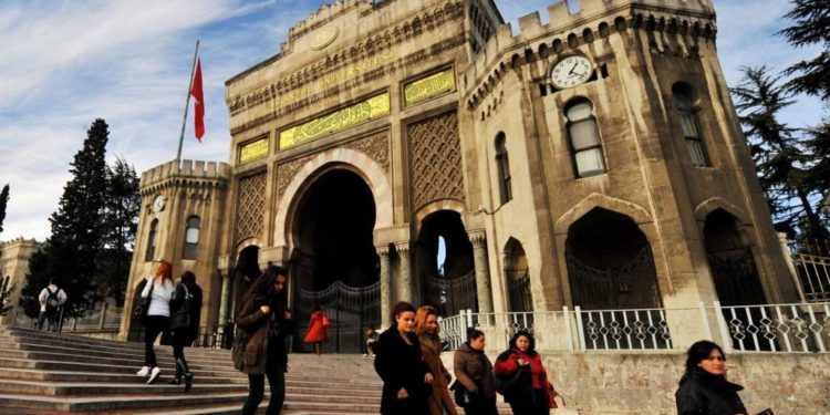 جامعة اسطنبول توقف إعفاء الطلاب السوريين من الرسوم السنوية
