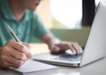 تحديات الطلاب العرب بالتعلم عن بعد في الجامعات التركية