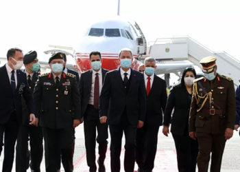 وزير الدفاع التركي يصل بغداد في زيارة رسمية