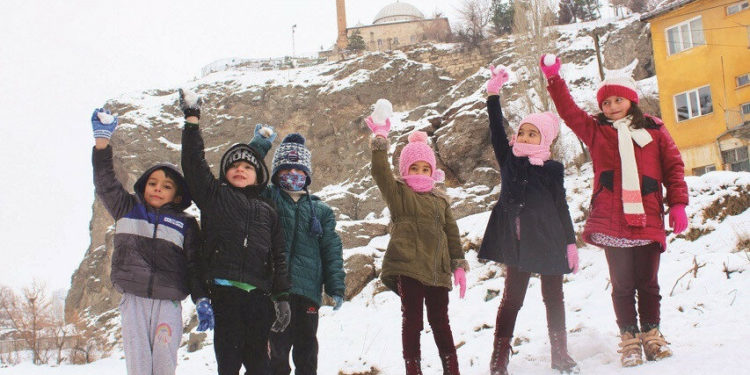 هكذا احتفل أهالي اسطنبول بالثلج