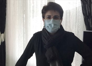 لماذا احتفى الفرنسيون بعاملة تركية ؟