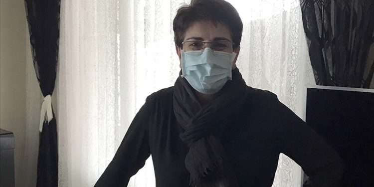 لماذا احتفى الفرنسيون بعاملة تركية ؟