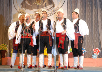 فرقة موسيقية في ألبانيا تغني للرئيس أردوغان