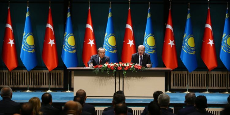 كازاخستان وتركيا تعززان سبل التعاون بين البلدين في مجال الصناعات الدفاعية