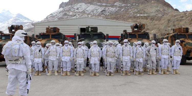 إرهابية انتسبت إلى “بي كا كا” عام 2014.. تسلم نفسها للأمن التركي بالإقناع