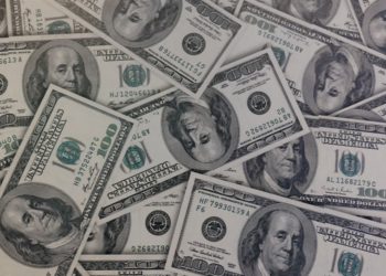 الدولار يهبط إلى دون 7 ليرات تركية لأول مرة منذ 6 أشهر