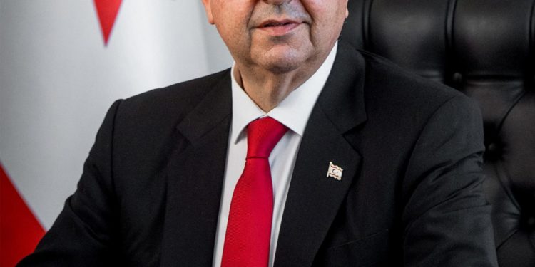 رئيس قبرص التركية وممثل الاتحاد الأوربي يبحثان التطورات الأخيرة في قبرص