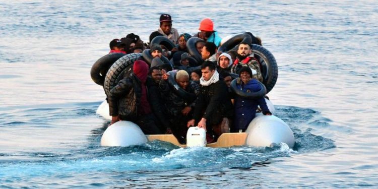 خفر السواحل التركية تنقذ 68 طالب لجوء أجبرتهم اليونان على العودة