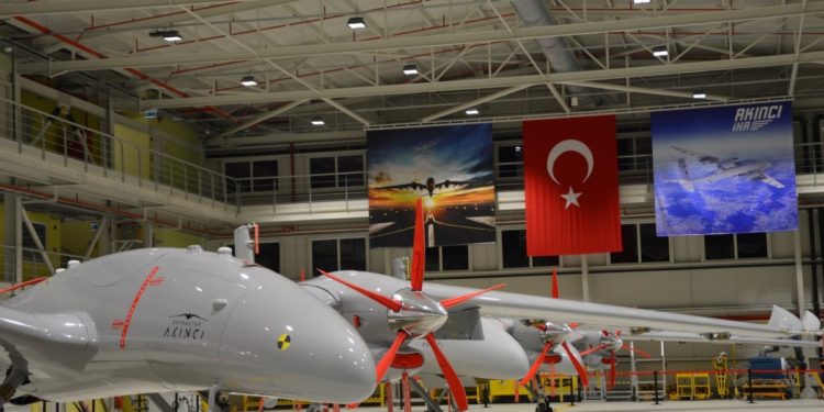 بولندا تعتزم شراء طائرات بايراكتار أكنجي تركية الصنع