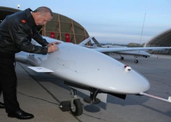 الطائرة المسيرة المسلّحة الأثقل في الأسطول التركي تنجح في اختبارات التحليق الليلي