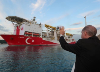 سفينة الفاتح تبدأ عمليات تنقيب جديدة في البحر الأسود