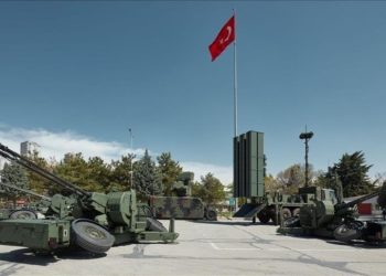 تركيا تنجح في اختبار أنظمة إطلاق قذائف ذكية متطورة