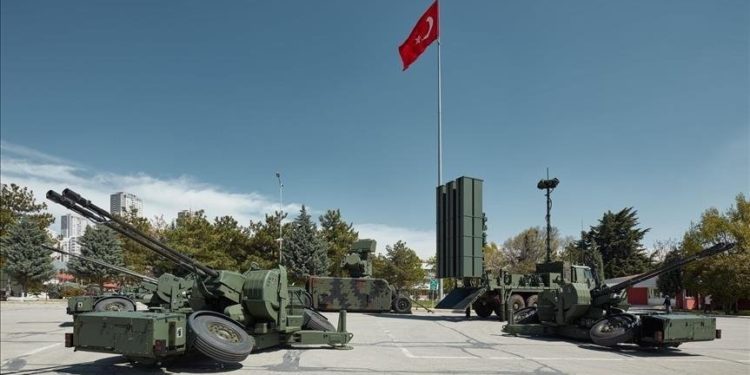 تركيا تنجح في اختبار أنظمة إطلاق قذائف ذكية متطورة