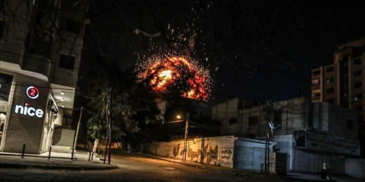 تعرض مؤسسات تركية في غزة لأضرار جراء القصف واحتجاجات واسعة تعم الولايات التركية