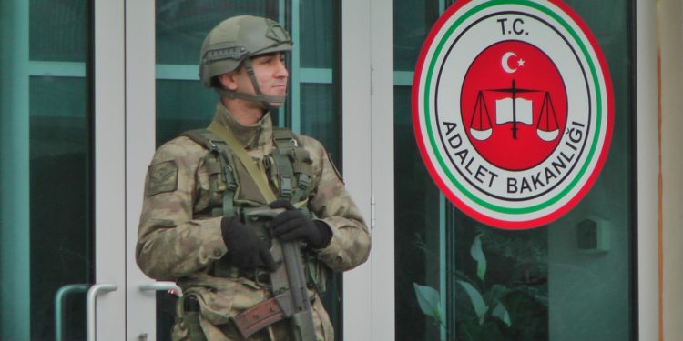 الشرطة التركية تلقي القبض على جنرال الأمن في منظمة غولين الإرهابية