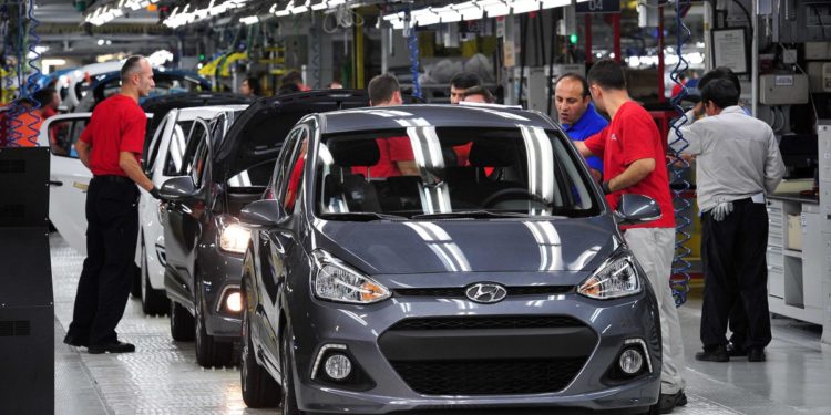 ولاية كوجايلي تعلن إنتاجَها أكثرَ من ألفٍ وخمسِمئة سيارةٍ يومياً