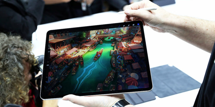 لأول مرة… “آيباد برو” القادم من أبل بشحن لاسلكي وظهر زجاجي