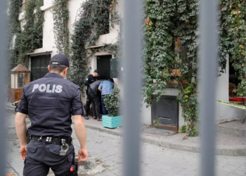 شاهد.. تركي ينصب فخاً لرجل تحرش بزوجته (فيديو)