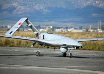 تركيا تكشف عن أول طائرة مسيّرة تدمر أهدافاً بشكل ذاتي دون تلقّي أوامر عن بُعد