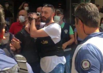 والي إزمير يكشف عن هوية المنفذ لهجوم مبنى حزب الشعب الديمقراطي في بيان عاجل له (فيديو)