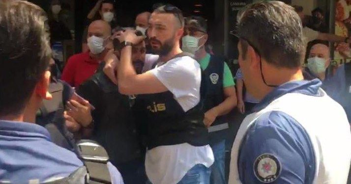 والي إزمير يكشف عن هوية المنفذ لهجوم مبنى حزب الشعب الديمقراطي في بيان عاجل له (فيديو)