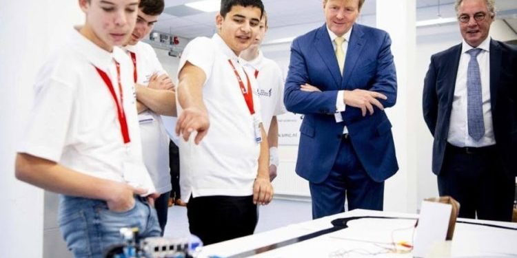 شاب سوري يحصل على 50 ألف يورو في هولندا ويقدم نصيحة للسوريين