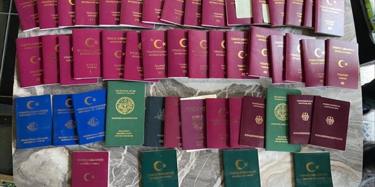 إسطنبول.. توقيف 32 شخصًا في عملية ضد مهربي المهاجرين