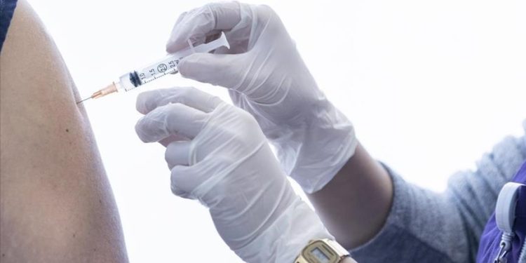 تركيا.. بدء تطعيم أعضاء هيئة التدريس بلقاح كورونا