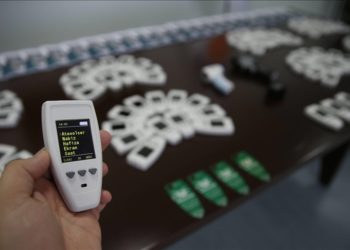 يقيس الحرارة والنبض والأكسجين.. ابتكار تركي متعدد المهام