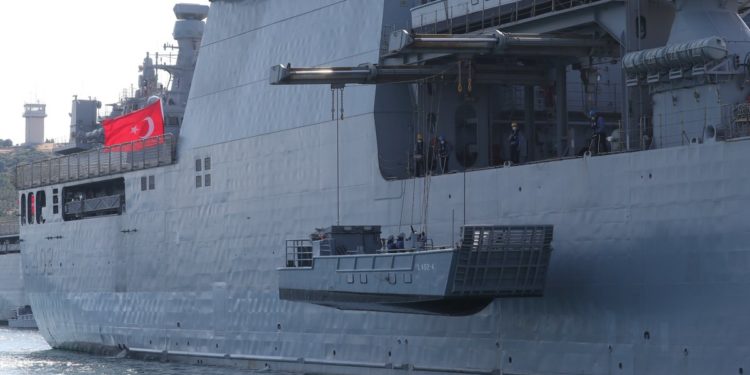 لأول مرة تركيا تصنع السفينة الحربية الأضخم في العالم