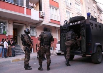 السلطات التركية توقف 6 أشخاص يشتبه بانتمائهم لتنظيم “داعش”