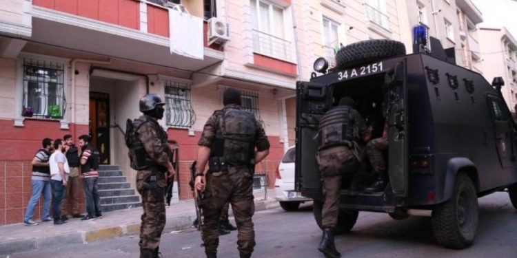 السلطات التركية توقف 6 أشخاص يشتبه بانتمائهم لتنظيم “داعش”