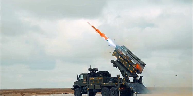 أول منظومة صواريخ برؤوس حربية موجهة بالليزر الدقيق