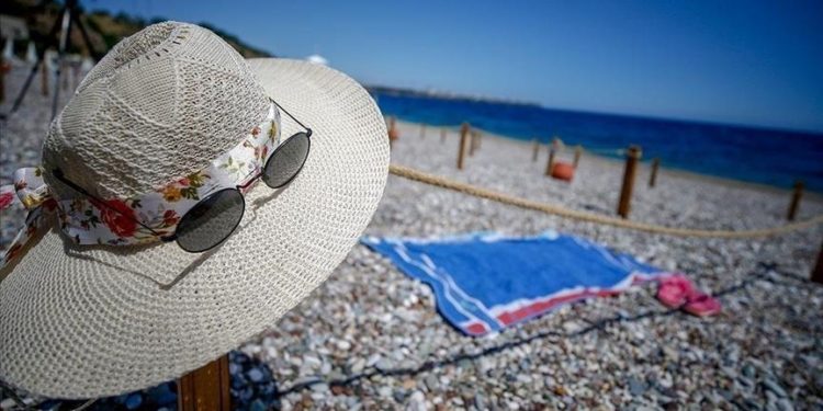 إقبال كثيف للسياح الروس على أنطاليا التركية