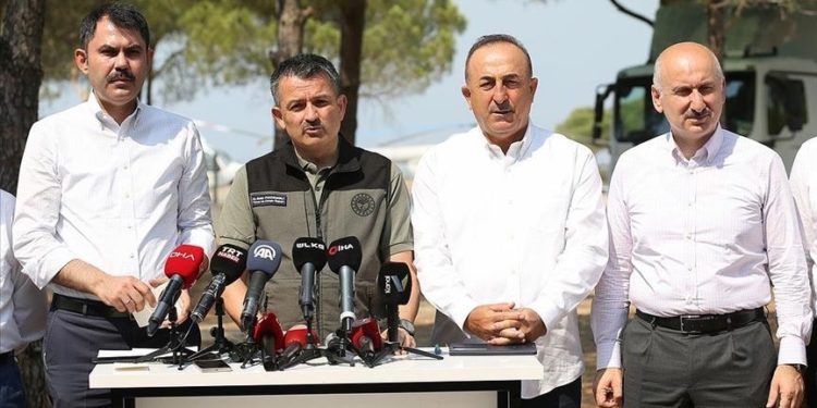 بمشاركة الآلاف من رجال الإطفاء وعشرات الطائرات والمروحيات تواصل عمليات إخماد الحرائق بتركيا