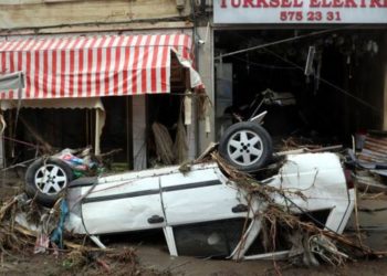 ارتفاع وفيات فيضانات الشمال التركي إلى 44