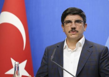 مستشار الرئيس التركي يفند معلومات مضللة حول اللاجئين السوريين في بلاده