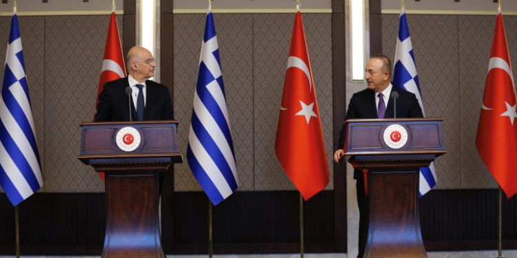 أنقرة تتضامن مع أثينا على خلفية حرائق غابات اليونان