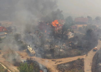 تركيا.. السيطرة على 297 حريقا في 16 يوما