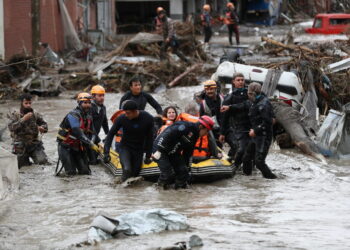 تركيا.. ارتفاع عدد وفيات الفيضانات إلى 81