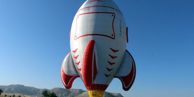 تركيا.. مناطيد بتصاميم جذابة تشارك بمهرجان كبادوكيا الدولي