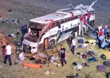 مصرع 6 وإصابة 11 جراء انقلاب حافلة غربي تركيا