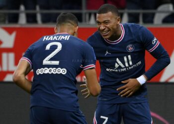 رغم تسجيل مبابي هدفين.. المغربي حكيمي أفضل لاعب بمباراة ريمس