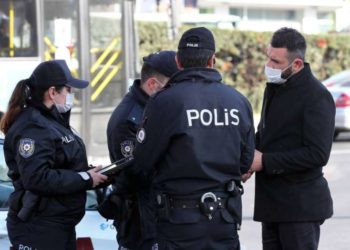 تركيا.. توقيف سوري صفع طفلته داخل مصعد